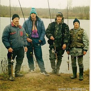 Петрович,Валерка,Я и Никола в Шатуре. Булгаково. 1998г.