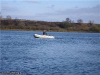 Серега-ssv на лодке.jpg