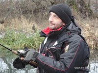 Женька в ожидании поклевки.JPG