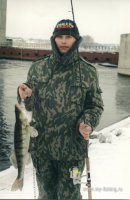 р.Москва.Плотина Трудкоммуна.14 ноября 1998г. Я с судаком.6.jpg