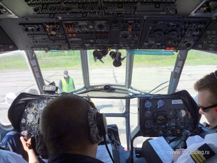 . В кабине вертолёта.